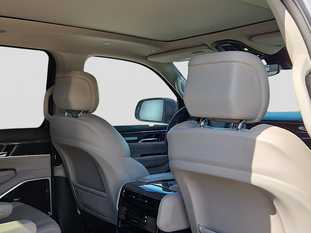 Thumbnail: 2022 Jeep Wagoneer - 21