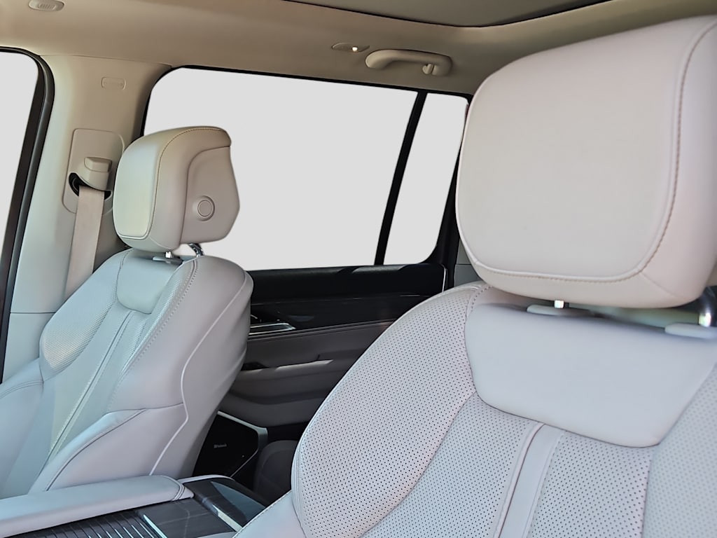 Thumbnail: 2022 Jeep Wagoneer - 9