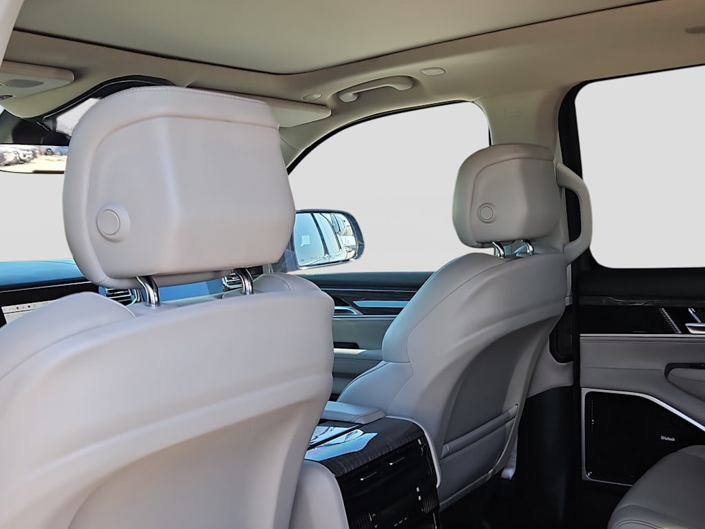Thumbnail: 2022 Jeep Wagoneer - 10