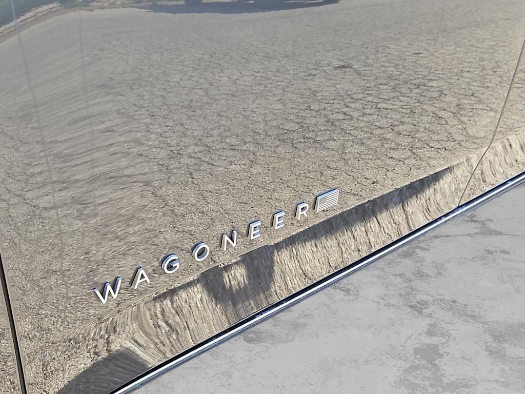 Thumbnail: 2022 Jeep Wagoneer - 7