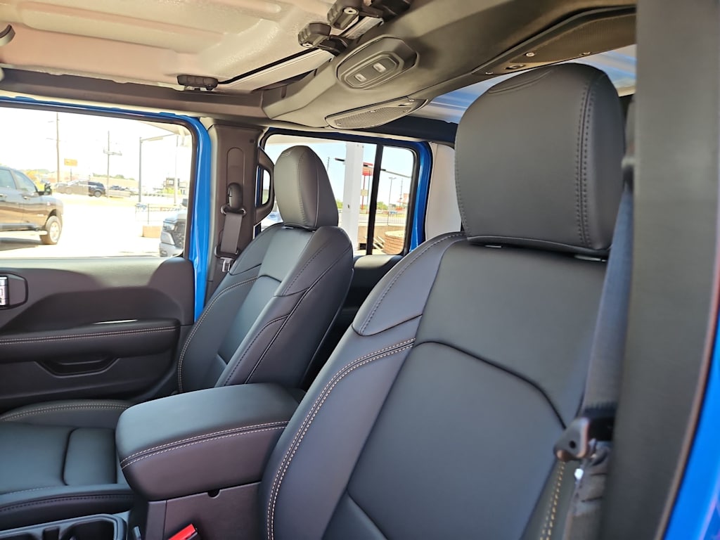 Thumbnail: 2025 Jeep Gladiator - 9