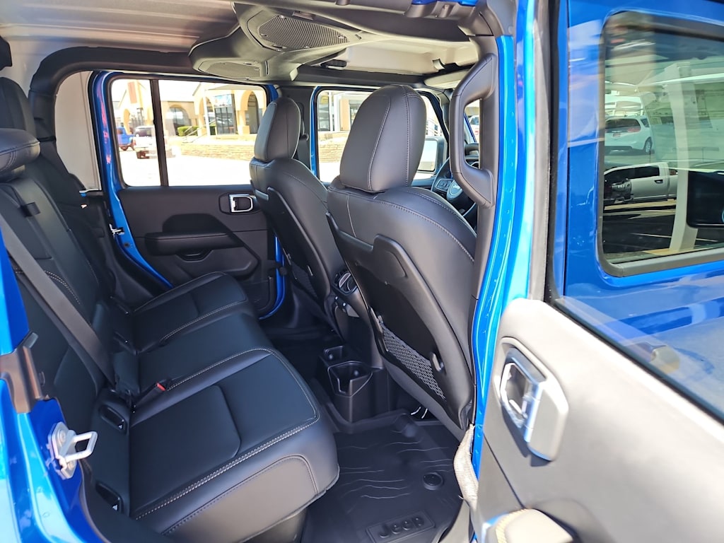 Thumbnail: 2025 Jeep Gladiator - 26