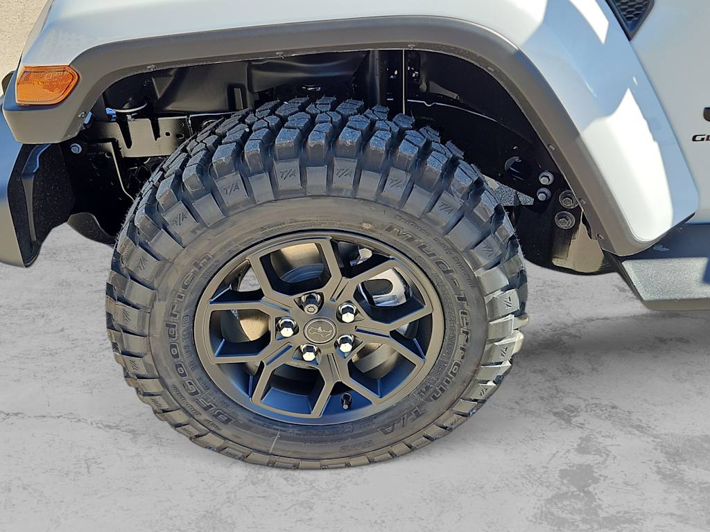 Thumbnail: 2026 Jeep Gladiator - 8