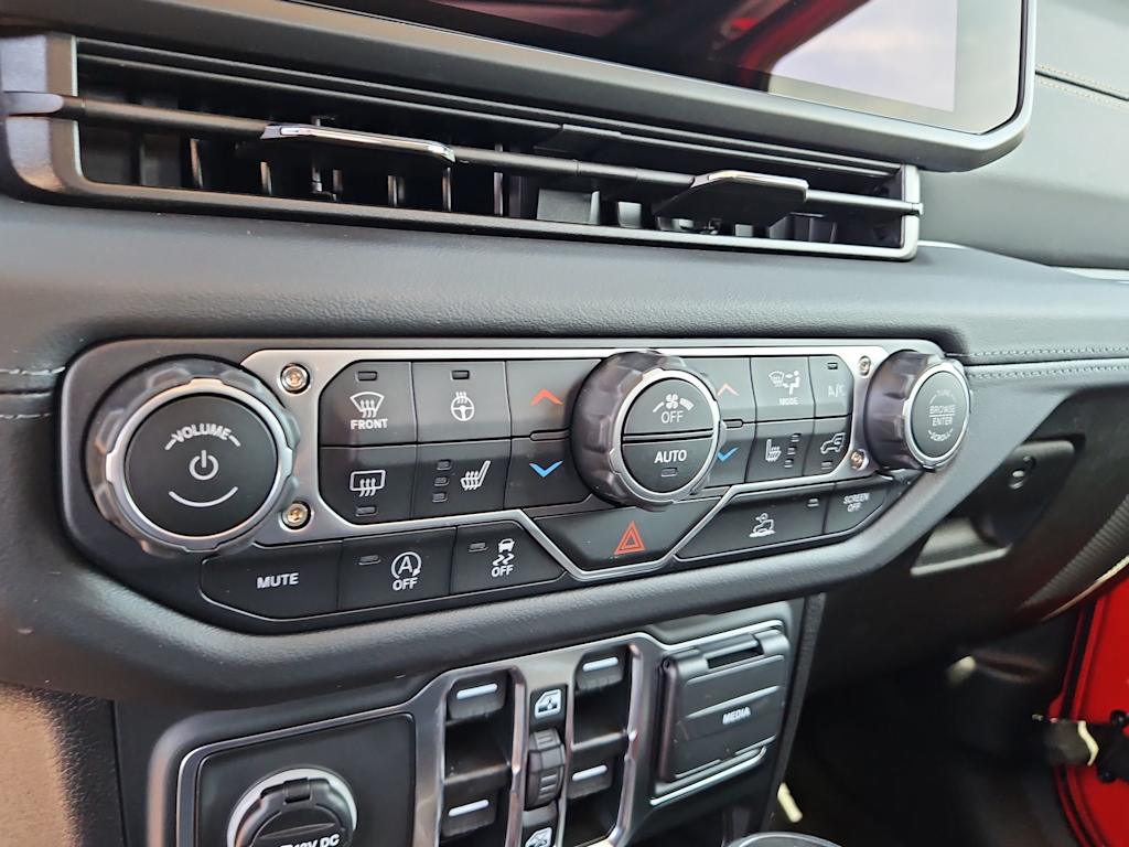 Thumbnail: 2025 Jeep Gladiator - 29