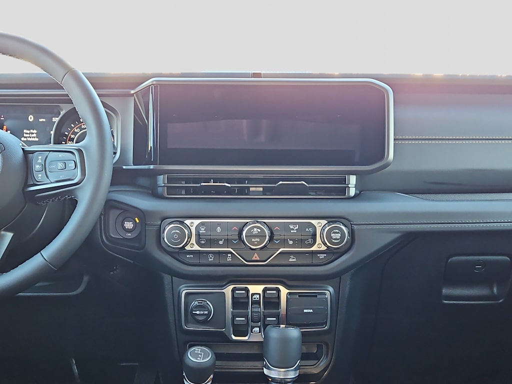 Thumbnail: 2026 Jeep Gladiator - 10