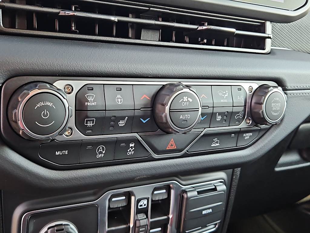 Thumbnail: 2025 Jeep Gladiator - 25