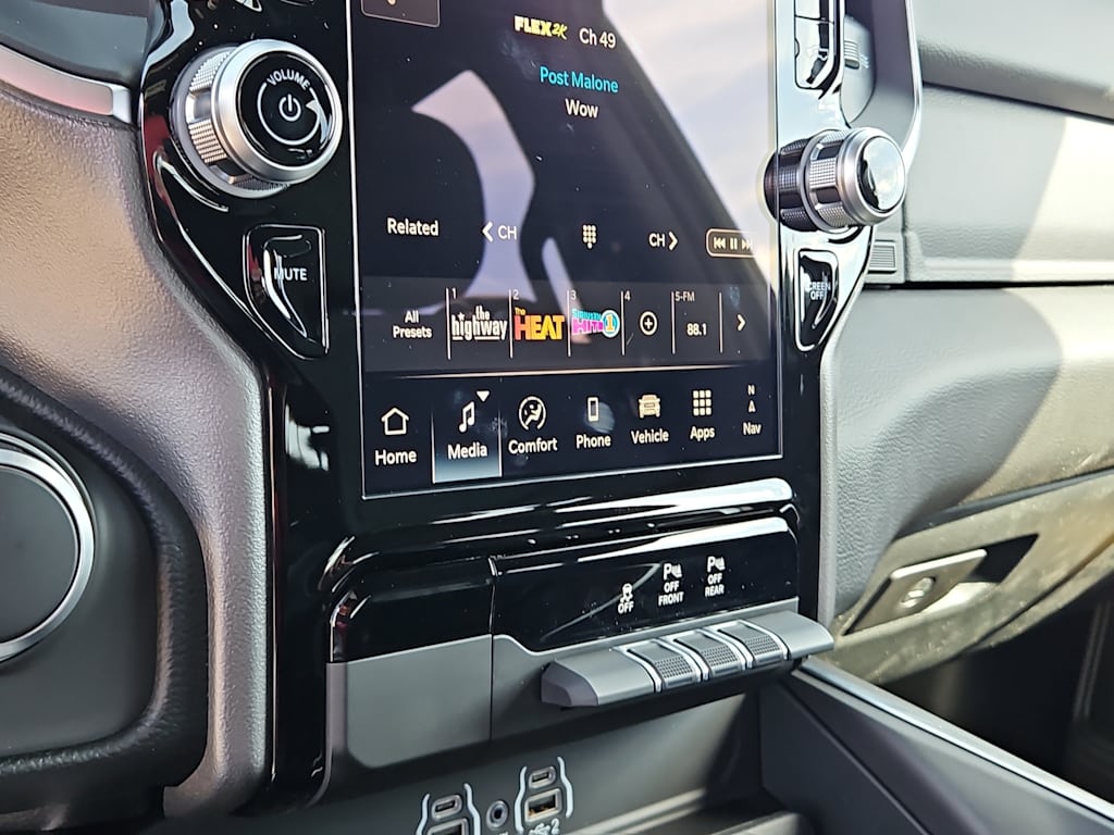 Thumbnail: 2026 RAM 1500 - 25