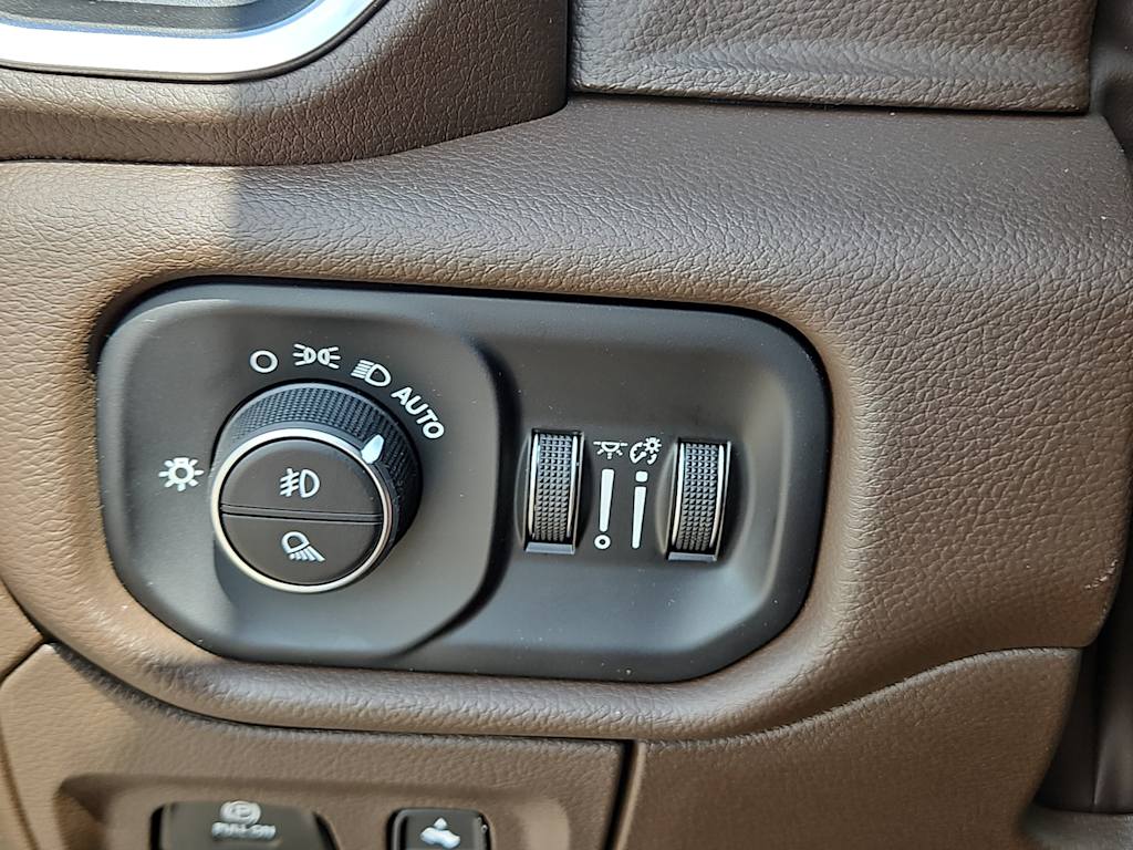 Thumbnail: 2026 RAM 1500 - 25