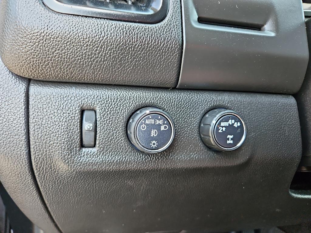 Thumbnail: 2018 Chevrolet Colorado - 25