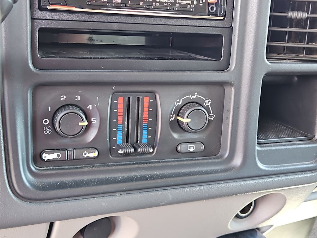 Thumbnail: 2003 Chevrolet Tahoe - 23