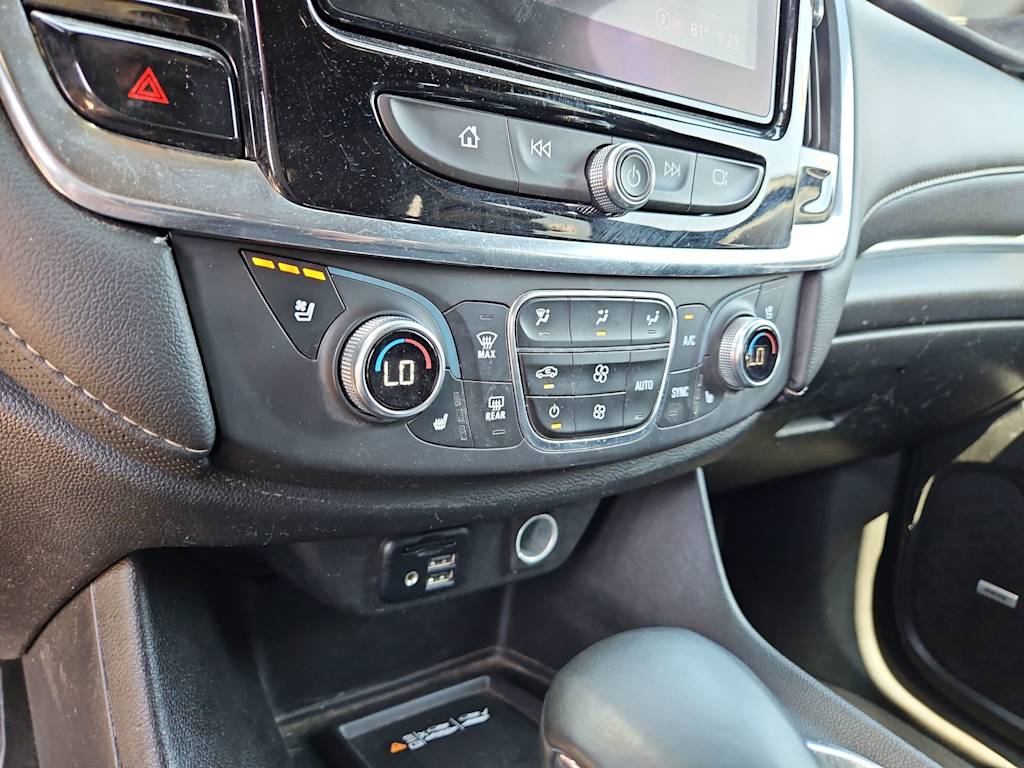 2023 Chevrolet Traverse Premier 27