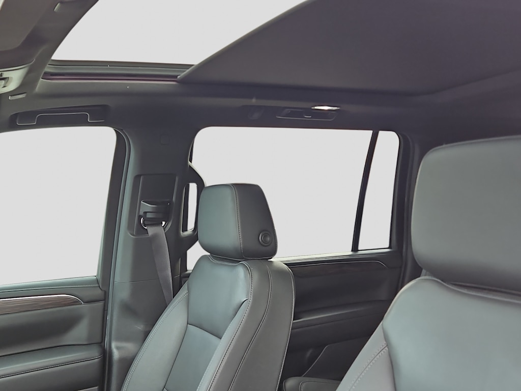 Thumbnail: 2023 Chevrolet Suburban - 21