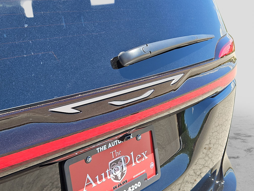 Thumbnail: 2027 Chrysler Pacifica - 7