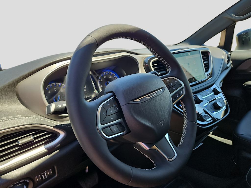 Thumbnail: 2027 Chrysler Pacifica - 2