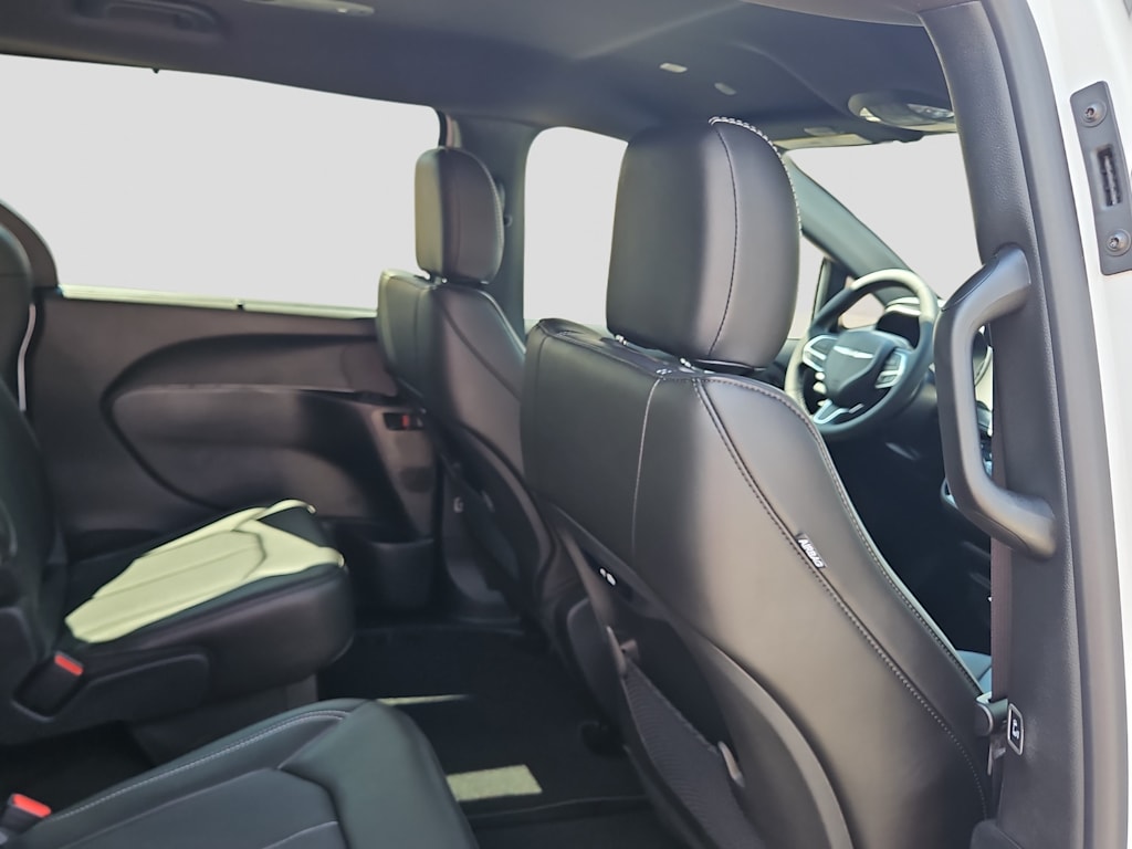 Thumbnail: 2025 Chrysler Pacifica - 12