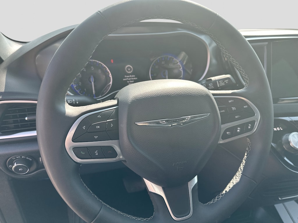 Thumbnail: 2025 Chrysler Pacifica - 10