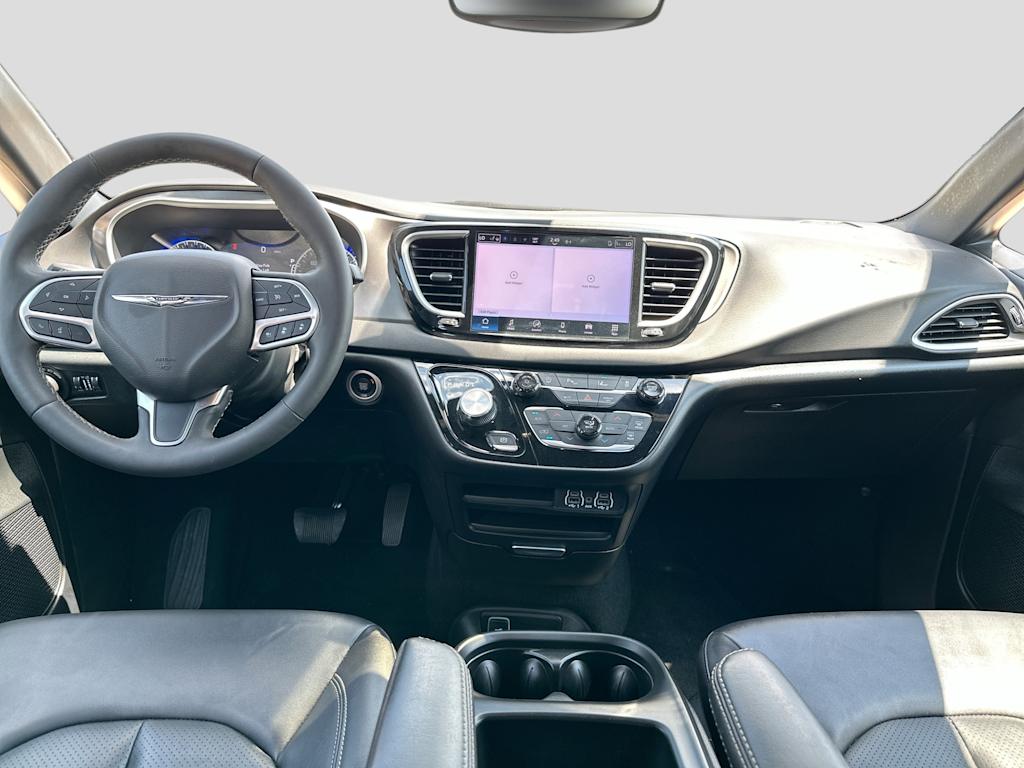 Thumbnail: 2025 Chrysler Pacifica - 2