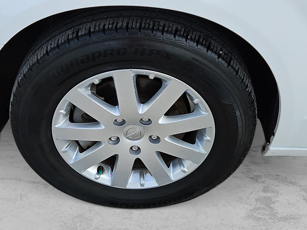 Thumbnail: 2016 Chrysler Town & Country - 8