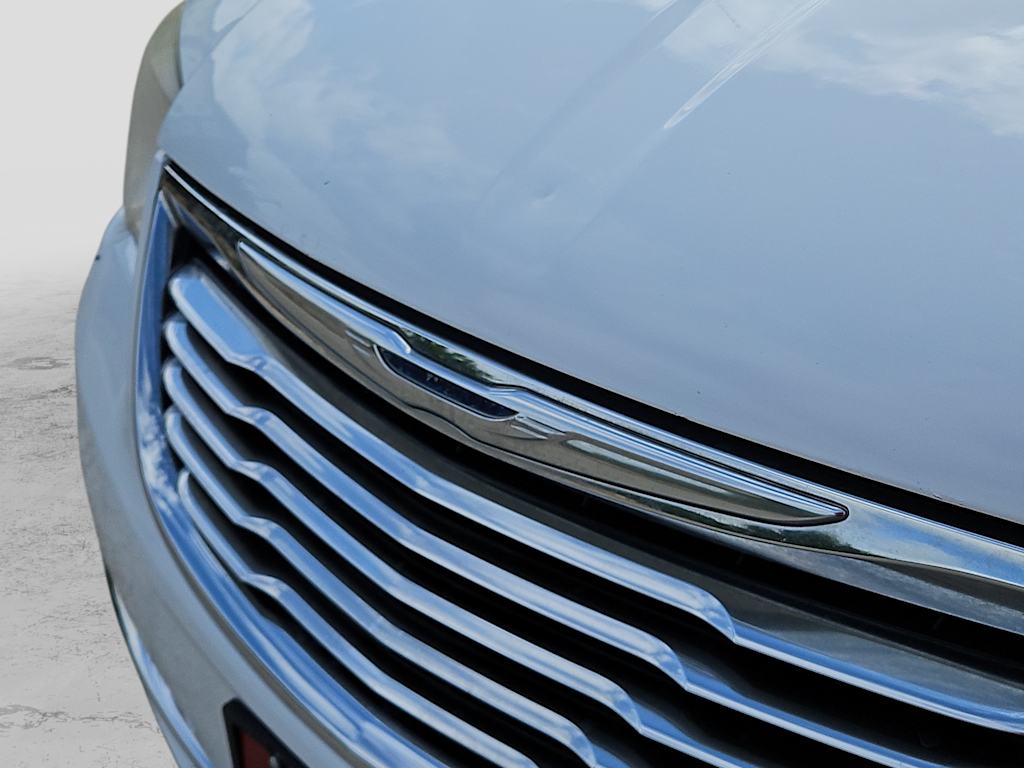 Thumbnail: 2016 Chrysler Town & Country - 19