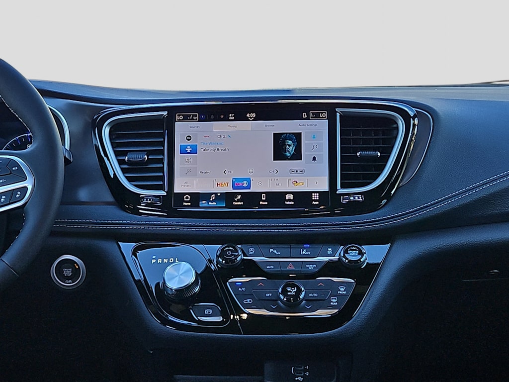 Thumbnail: 2026 Chrysler Pacifica - 10