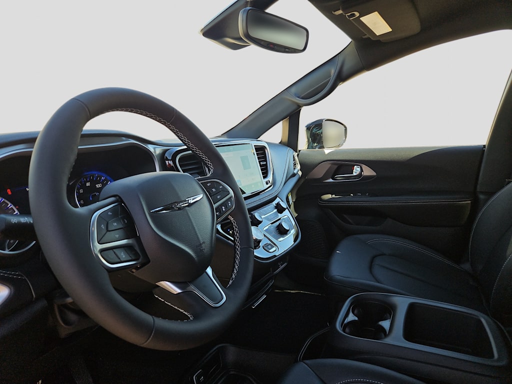 Thumbnail: 2026 Chrysler Pacifica - 2