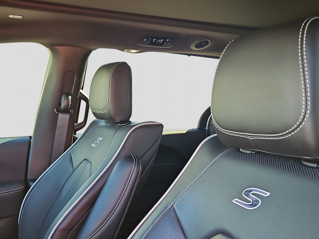 Thumbnail: 2026 Chrysler Pacifica - 9