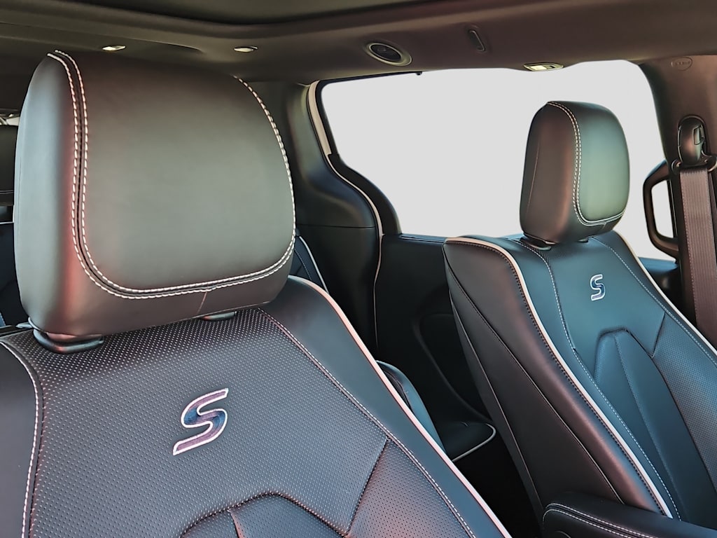 Thumbnail: 2026 Chrysler Pacifica - 10