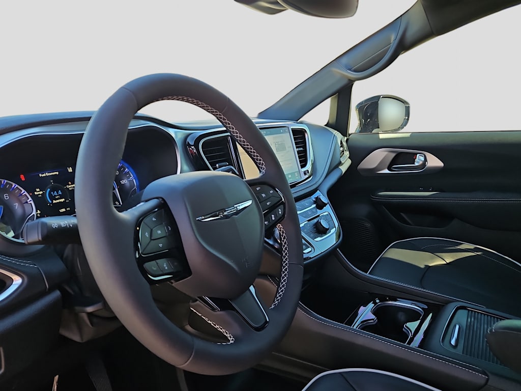 Thumbnail: 2026 Chrysler Pacifica - 2