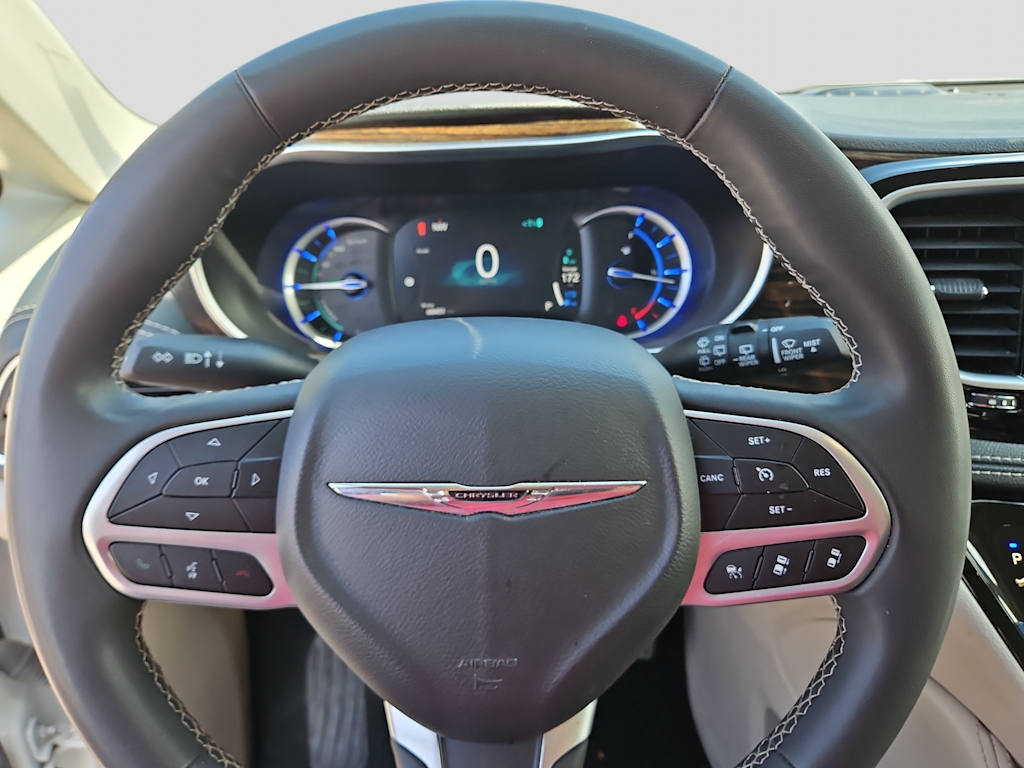 Thumbnail: 2023 Chrysler Pacifica - 9