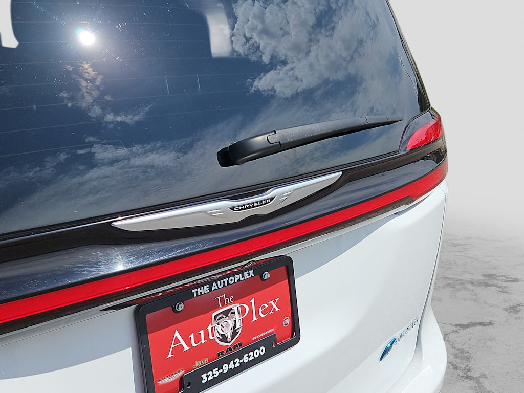 Thumbnail: 2023 Chrysler Pacifica - 21