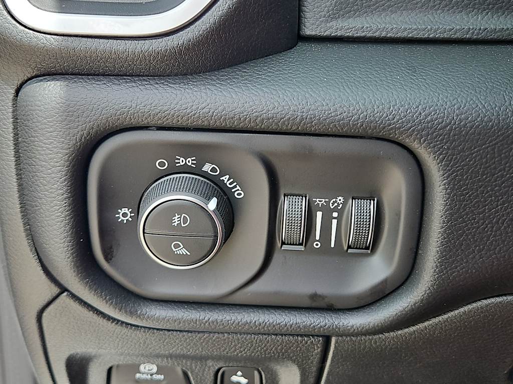 Thumbnail: 2026 RAM 1500 - 25
