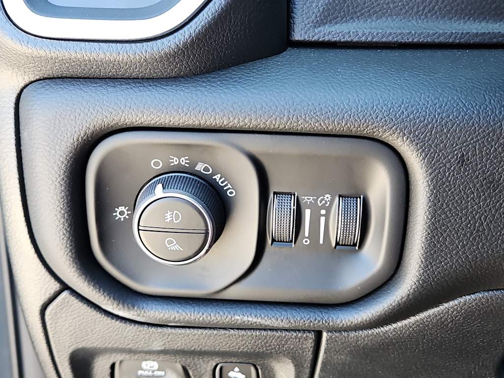 Thumbnail: 2026 RAM 1500 - 23