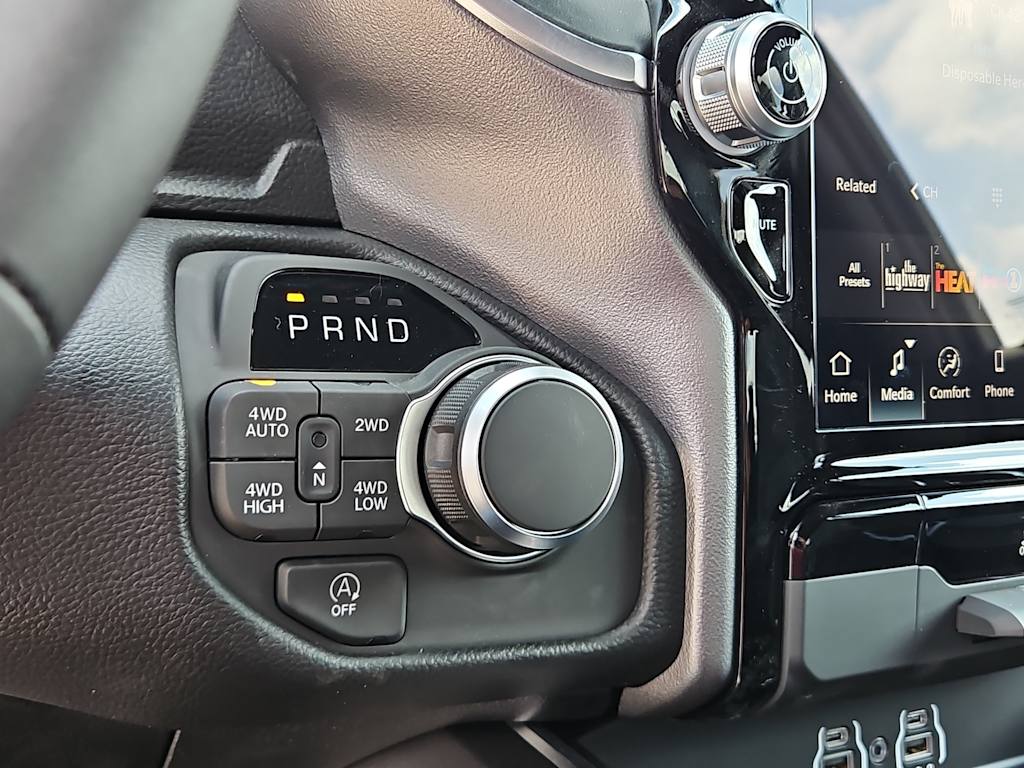 Thumbnail: 2026 RAM 1500 - 25