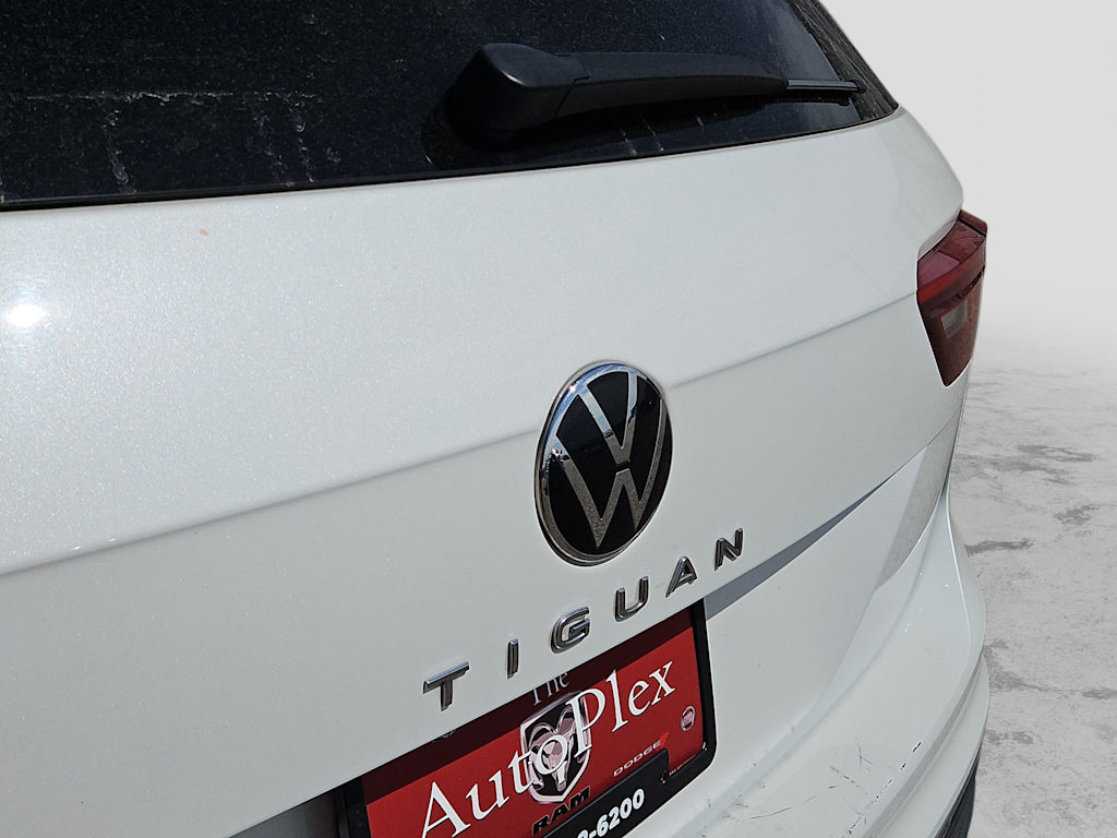 Thumbnail: 2023 Volkswagen Tiguan - 7