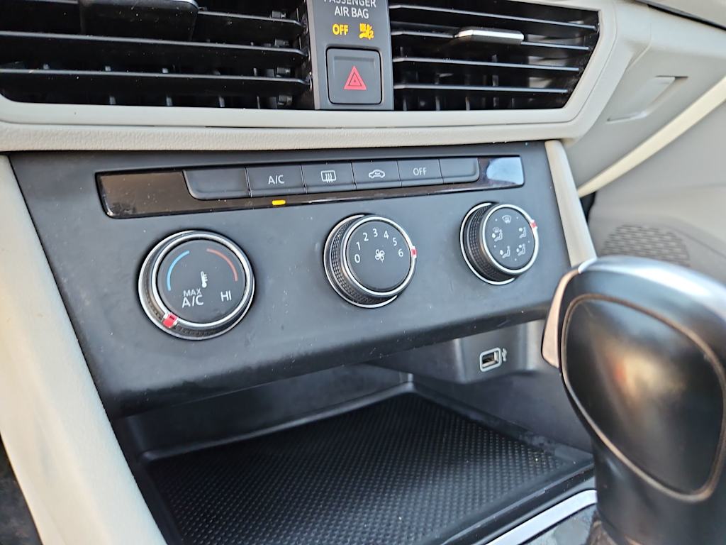 Thumbnail: 2019 Volkswagen Jetta - 29