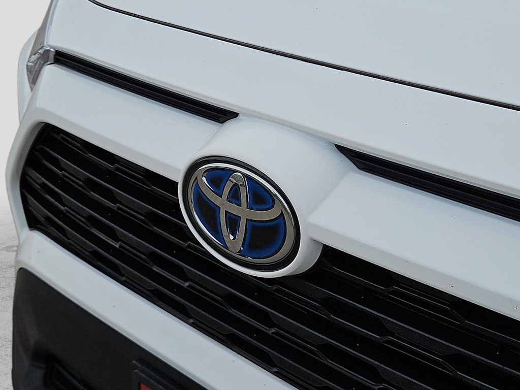 Thumbnail: 2022 Toyota RAV4 - 21