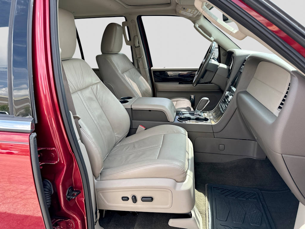 Thumbnail: 2016 Lincoln Navigator L - 28