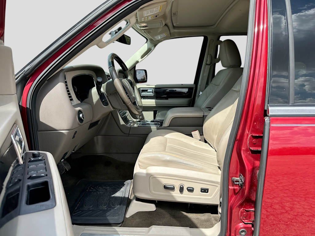 Thumbnail: 2016 Lincoln Navigator L - 11