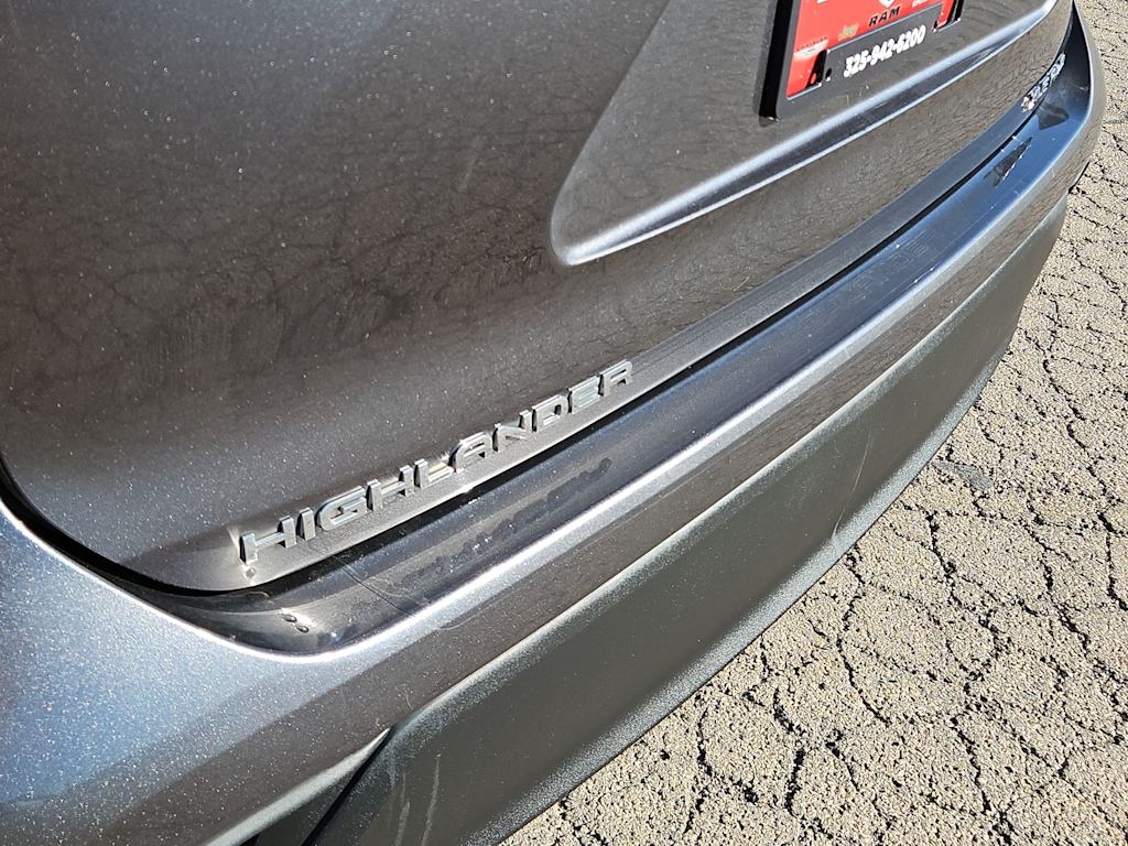 Thumbnail: 2022 Toyota Highlander - 7