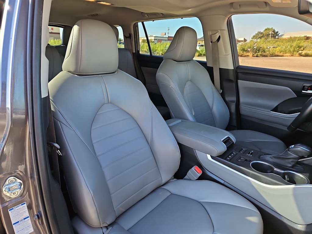 Thumbnail: 2022 Toyota Highlander - 11