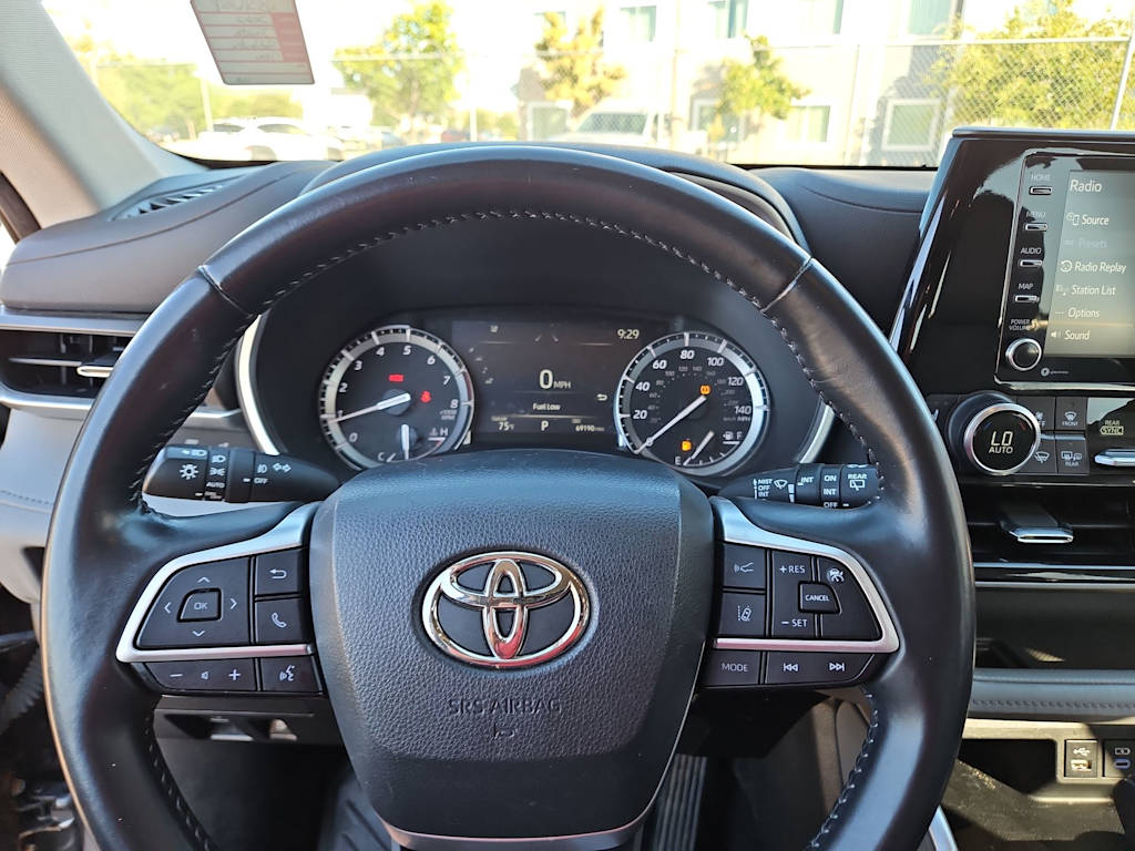 Thumbnail: 2022 Toyota Highlander - 13