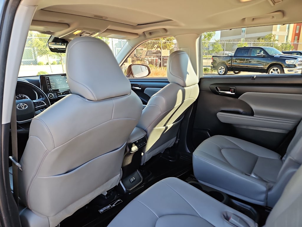 Thumbnail: 2022 Toyota Highlander - 12
