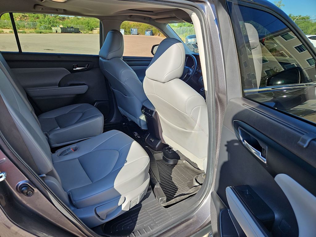 Thumbnail: 2022 Toyota Highlander - 27