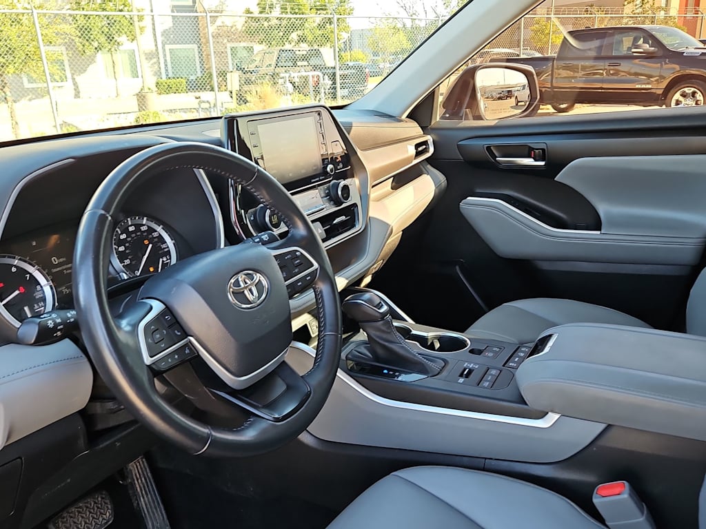 Thumbnail: 2022 Toyota Highlander - 2