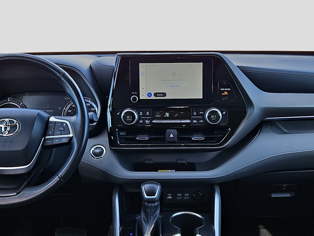 Thumbnail: 2023 Toyota Highlander - 12