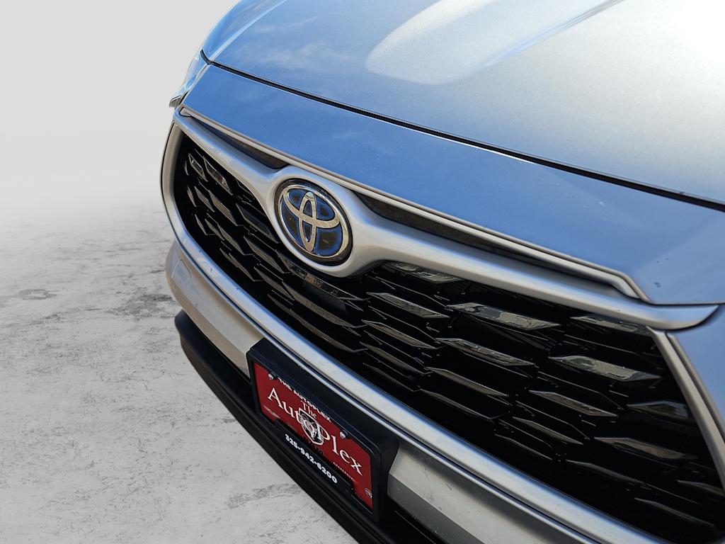 Thumbnail: 2023 Toyota Highlander - 21