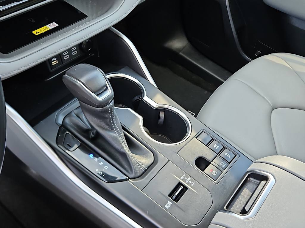 Thumbnail: 2023 Toyota Highlander - 13