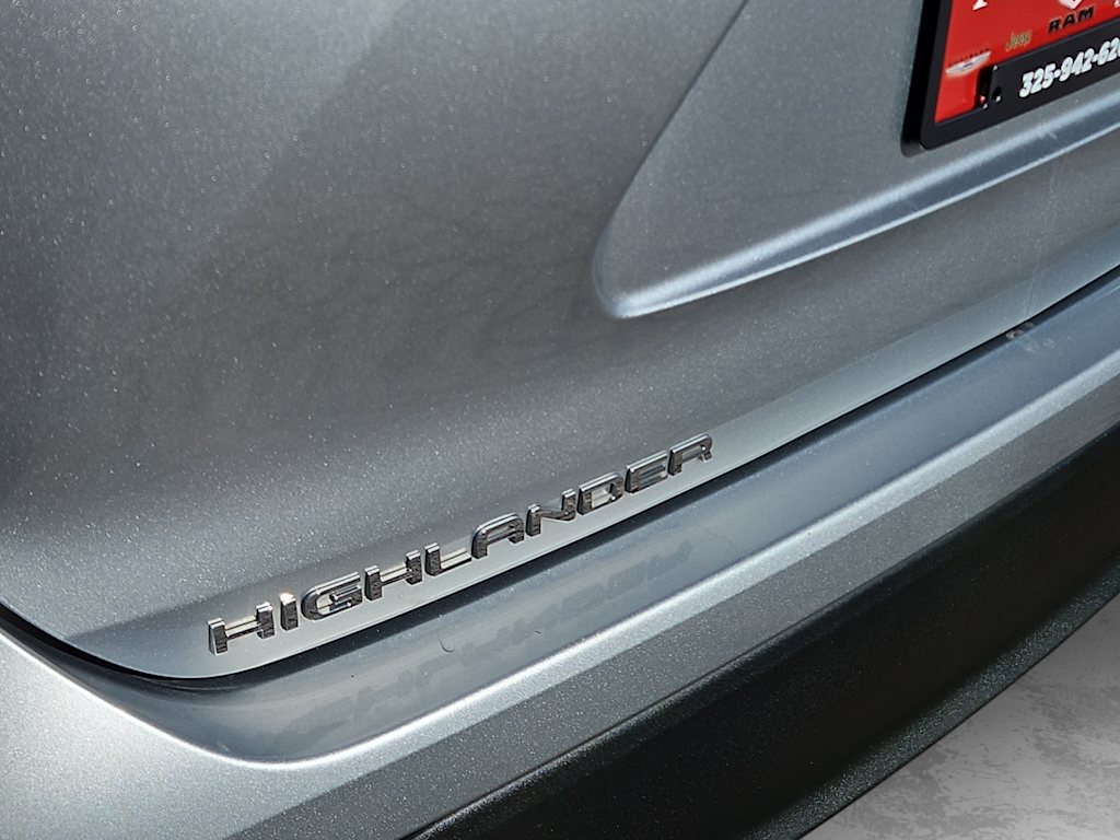 Thumbnail: 2023 Toyota Highlander - 8