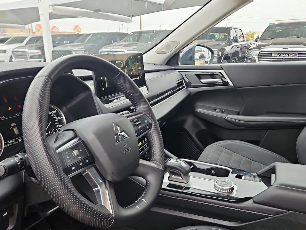 Thumbnail: 2025 Mitsubishi Outlander - 2