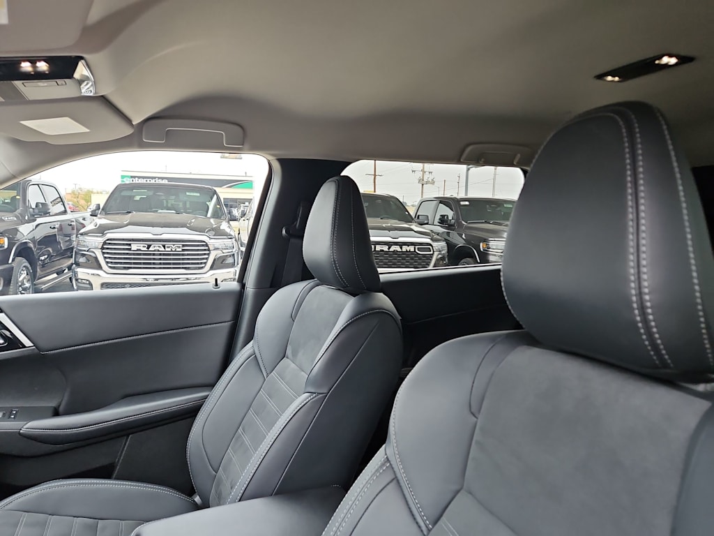 Thumbnail: 2025 Mitsubishi Outlander - 10